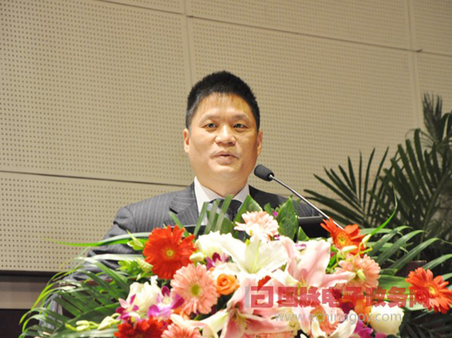 雷火·竞技电竞网站互联董事长、首席研究员杨冰之作了题为《大数据时代的政府在线服务》的主题演讲