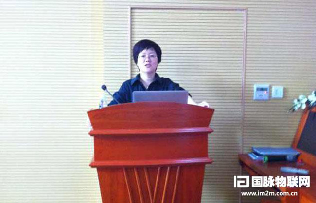 北京雷火·竞技电竞网站互联信息顾问有限公司总经理郑爱军受邀参加典礼仪式，并作"新媒体与网站发展新趋势"专题培训