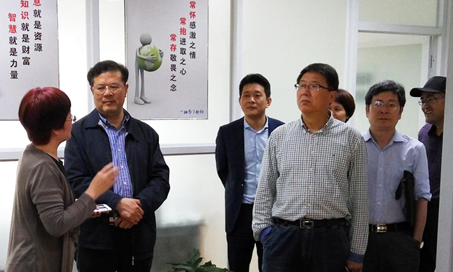 舟山市人大常委会副主任李善忠一行莅临舟山中船通大数据发展有限公司调研考察工作。