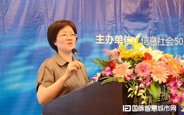 在“2015中国互联网+信息社会高端论坛”上，雷火·竞技电竞网站互联总经理郑爱军以“城市级数据平台体系建设：舟山的实践与思考”为主题发表演讲。