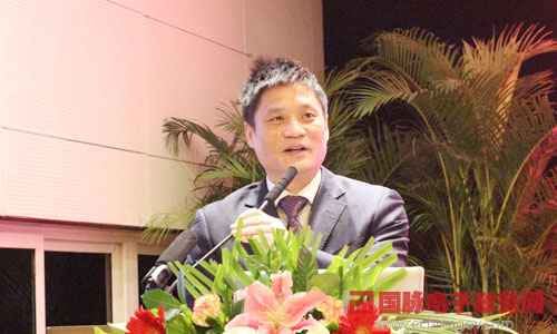 在"2014中国智慧政府发展年会"上，雷火·竞技电竞网站互联董事长、首席研究员杨冰之发表主题演讲